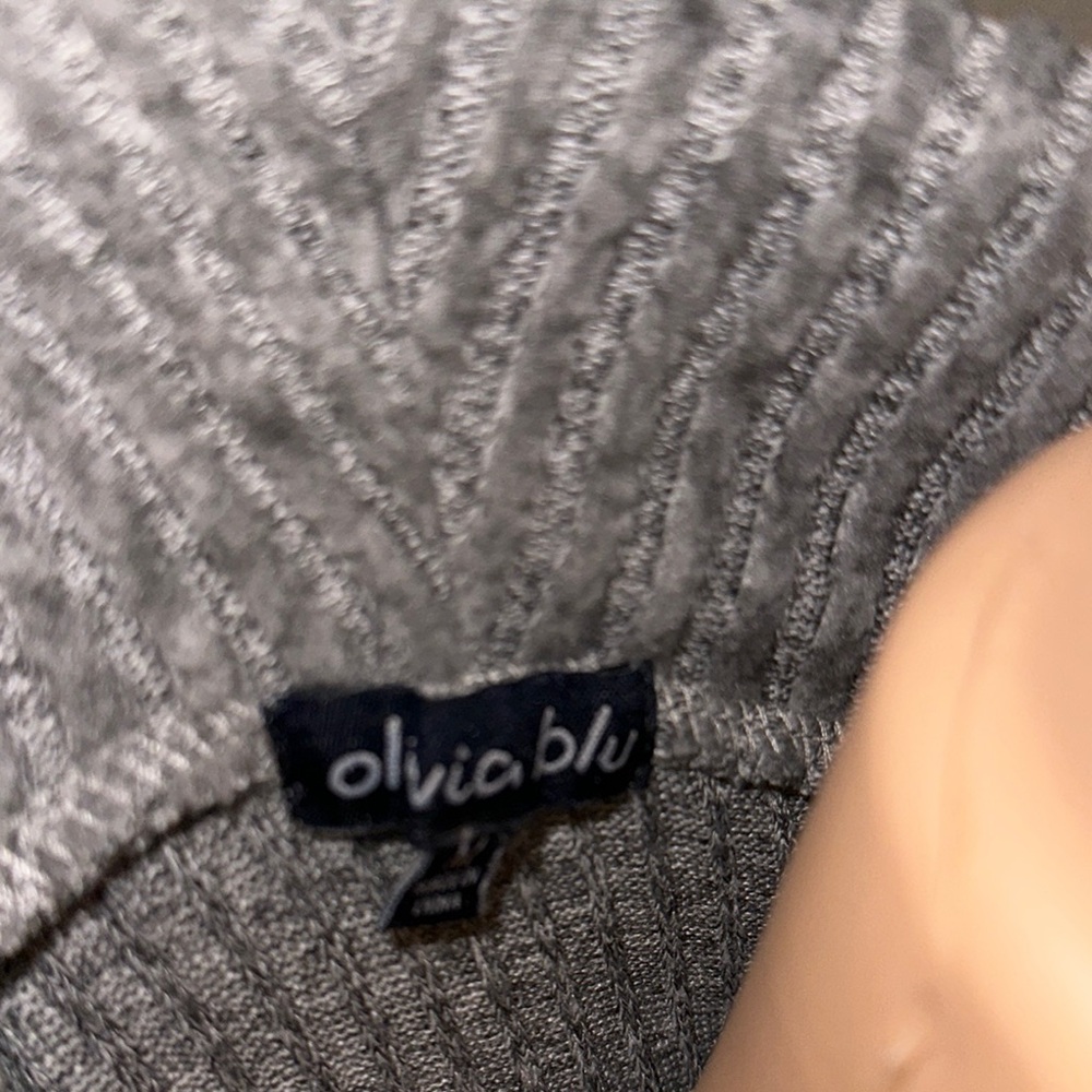 Gray Ribbed Turtleneck Sweater - Picture 3 of 3